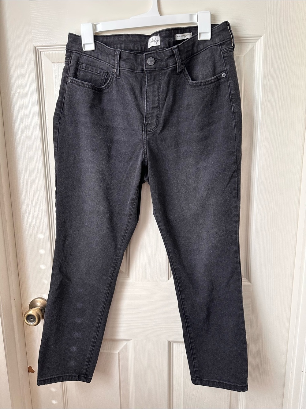 Wonderly women’s size 12 R Mid rise Skinny Crop jeans.